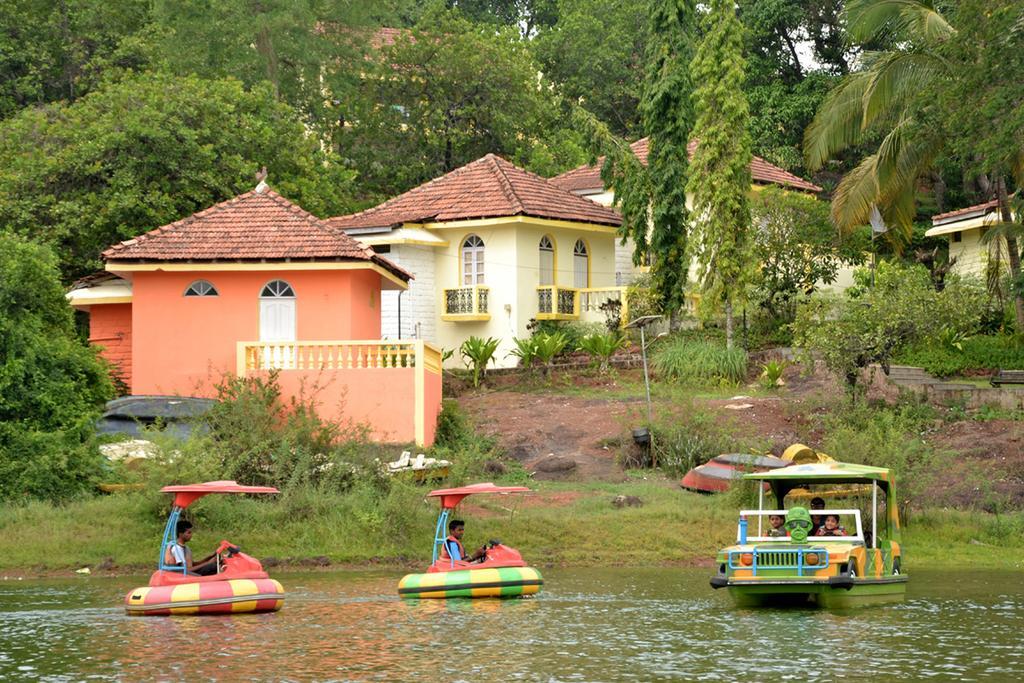 Mayem Lakeview Hotel Goa Luaran gambar