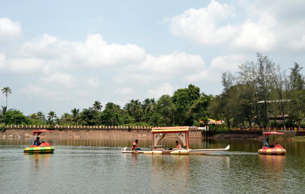 Mayem Lakeview Hotel Goa Luaran gambar
