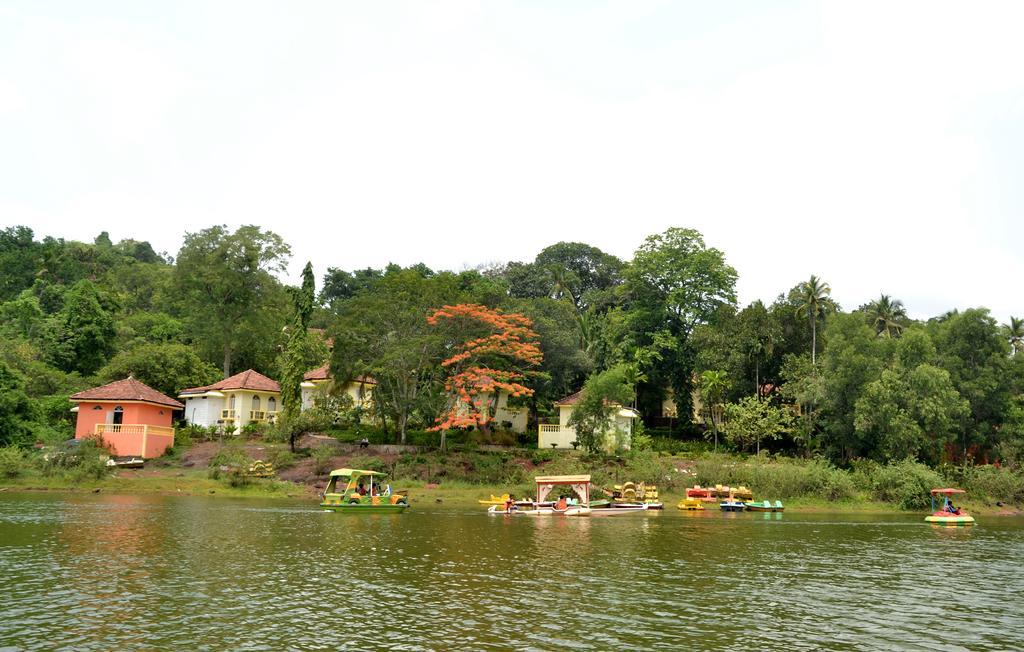 Mayem Lakeview Hotel Goa Luaran gambar