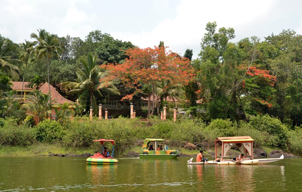 Mayem Lakeview Hotel Goa Luaran gambar