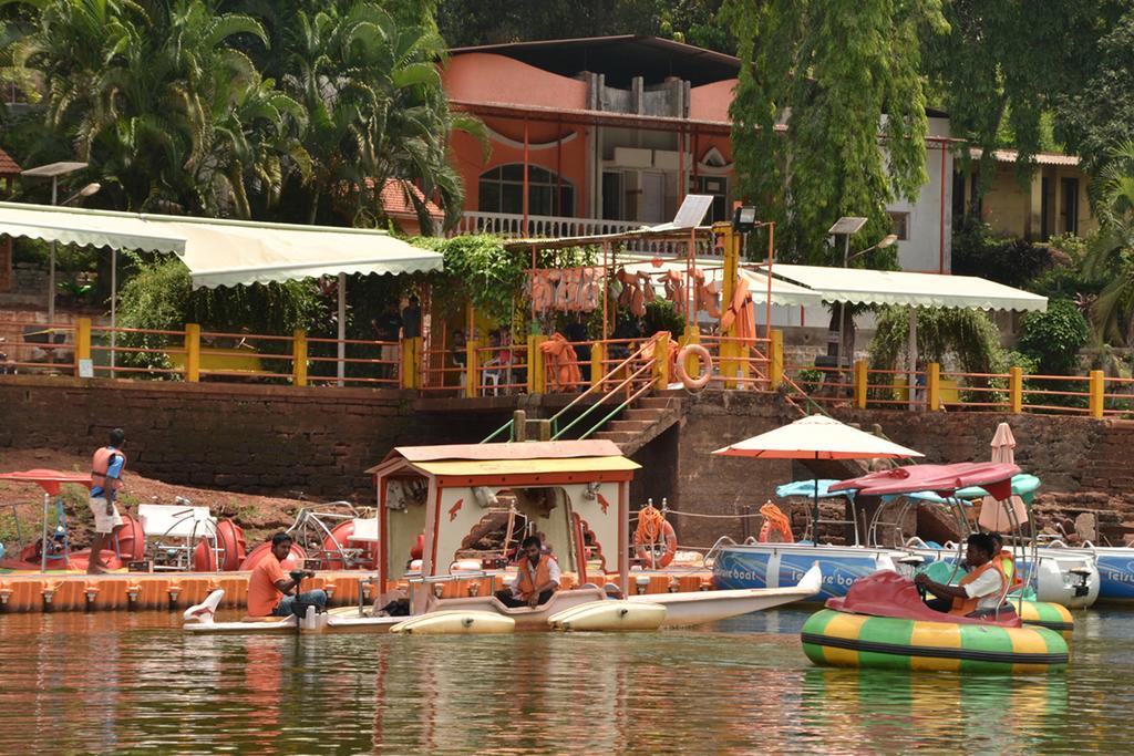 Mayem Lakeview Hotel Goa Luaran gambar