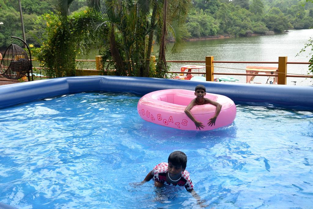 Mayem Lakeview Hotel Goa Luaran gambar
